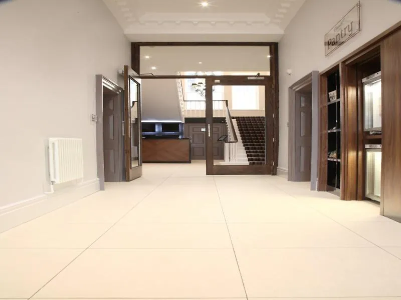 **** Aparthotel Roomzzz Newcastle City United Kingdom