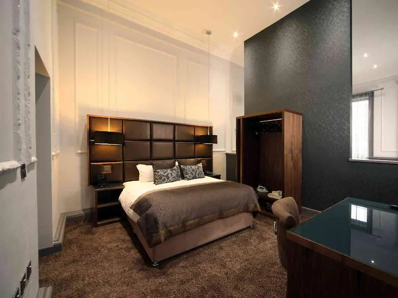 Roomzzz Newcastle City Aparthotel