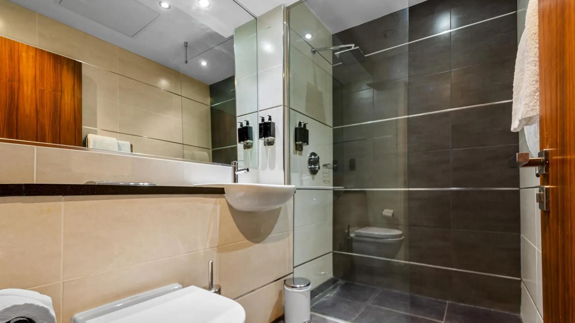 Roomzzz Newcastle City Aparthotel Newcastle upon Tyne