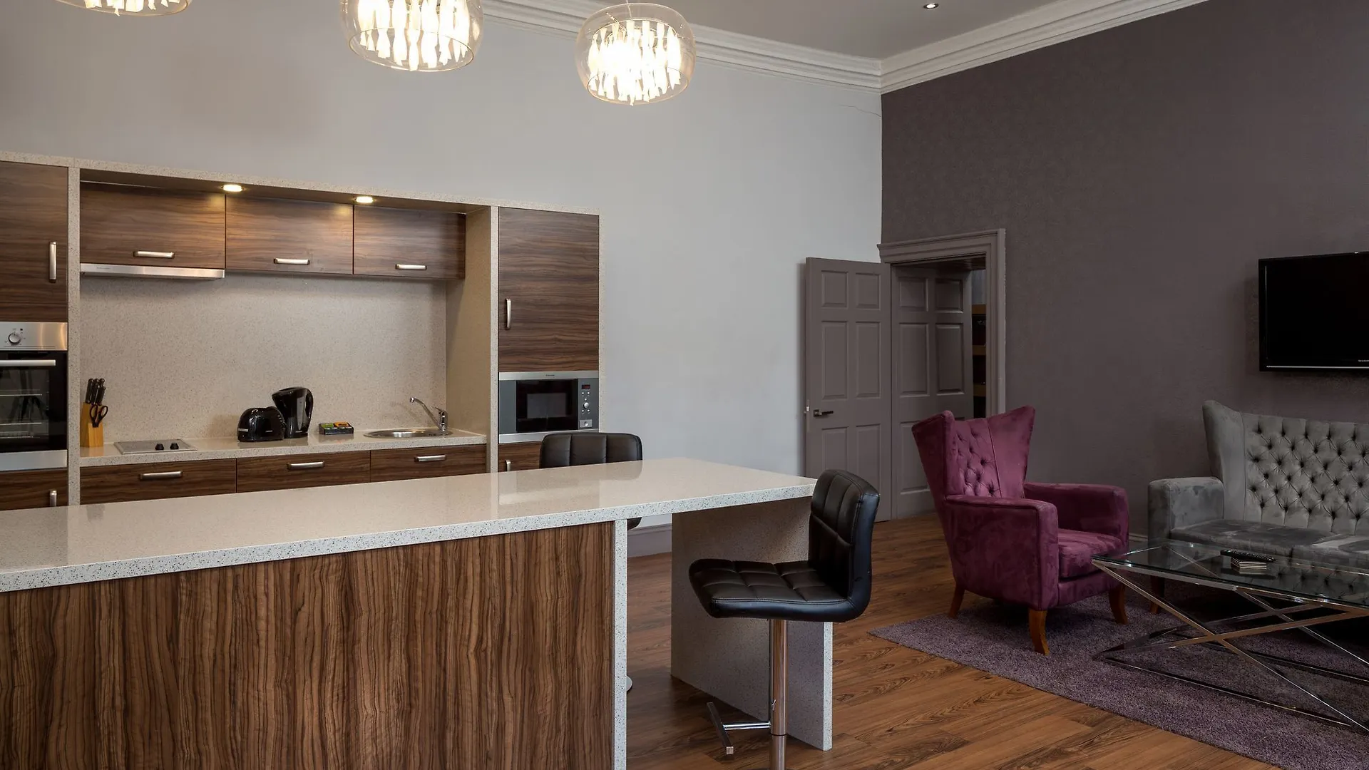 Roomzzz Newcastle City Aparthotel