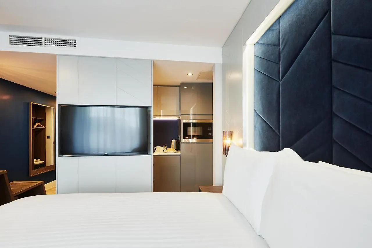 **** Aparthotel Roomzzz Newcastle City United Kingdom